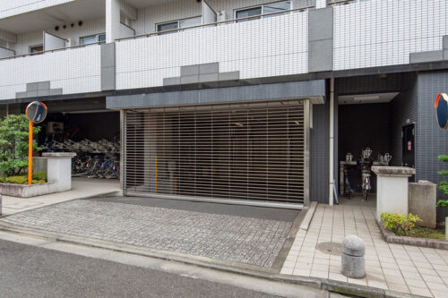 駐車場には空きがあるので、マイカーでのおでかけも楽しめます。※空き状況は変化することがございますのであらかじめご了承ください。